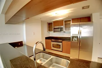 1800 N Bayshore Dr #911, Miami, FL 33132 - Photo 2