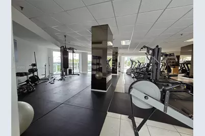 2401 Collins Ave #609, Miami Beach, FL 33140 - Photo 2