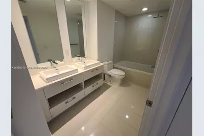 55 SW 9th St #1502, Miami, FL 33130 - Photo 4