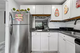 1040 Country Club Dr, Margate, FL 33063 - Photo 4