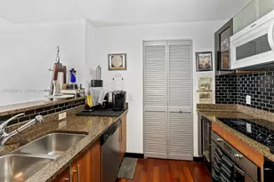 300 S Biscayne Blvd, Miami, FL 33131 - Photo 6