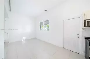 3262 Elizabeth St, Miami, FL 33133 - Photo 2