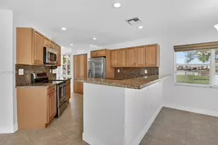 1303 NW 167th Ave, Pembroke Pines, FL 33028 - Photo 8