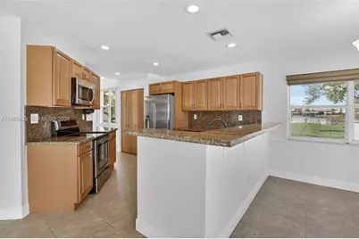 1303 NW 167th Ave, Pembroke Pines, FL 33028 - Photo 14