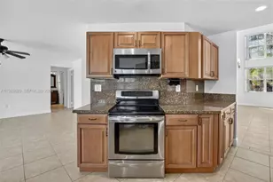 1303 NW 167th Ave, Pembroke Pines, FL 33028 - Photo 16