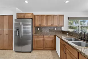 1303 NW 167th Ave, Pembroke Pines, FL 33028 - Photo 10