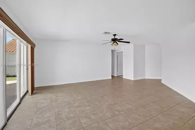 1303 NW 167th Ave, Pembroke Pines, FL 33028 - Photo 14