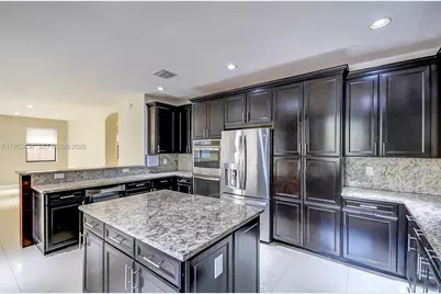 9815 NW 86th Ter, Doral, FL 33178 - Photo 6