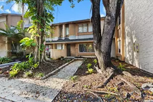 181 Wimbledon Lake Dr, Plantation, FL 33324 - Photo 1