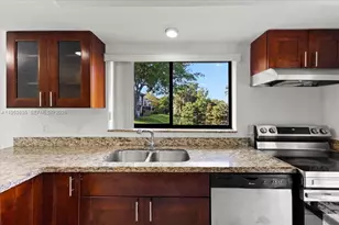 181 Wimbledon Lake Dr, Plantation, FL 33324 - Photo 4