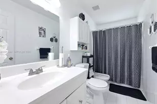 12415 NW 7th St, Miami, FL 33182 - Photo 32