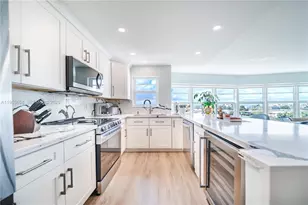 2500 NE 48th Ln, Fort Lauderdale, FL 33308 - Photo 4
