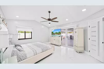 11611 SW 9th Ct, Pembroke Pines, FL 33025 - Photo 26