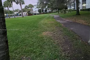 2805 Victoria Way, Coconut Creek, FL 33066 - Photo 24