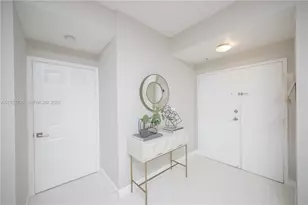 9725 NW 52nd St, Doral, FL 33178 - Photo 8