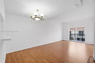 10026 Hammocks Blvd, Miami, FL 33196 - Photo 10