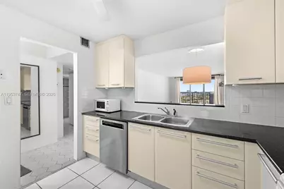 2780 NE 183rd St #1911, Aventura, FL 33160 - Photo 2