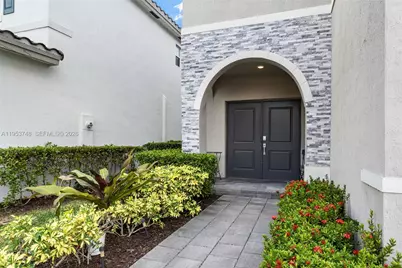 1388 SE 27th Ter, Homestead, FL 33035 - Photo 4