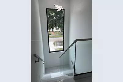2 Hough Dr, Miami Springs, FL 33166 - Photo 16