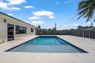 11610 NW 57th Ct, Hialeah, FL 33012 - Photo 36