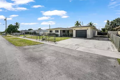 11610 NW 57th Ct, Hialeah, FL 33012 - Photo 52