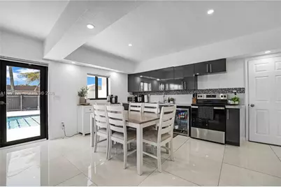 11610 NW 57th Ct, Hialeah, FL 33012 - Photo 12