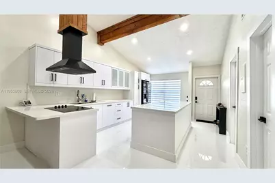 10271 Oleander Ct, Pembroke Pines, FL 33026 - Photo 4