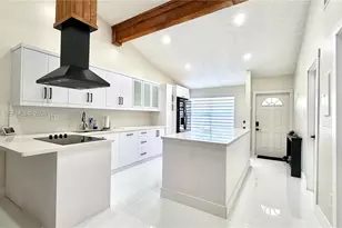 10271 Oleander Ct, Pembroke Pines, FL 33026 - Photo 4