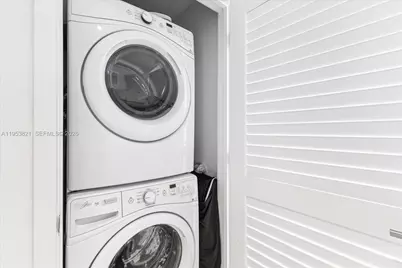 88 SW 7th St #2506, Miami, FL 33130 - Photo 18