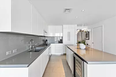 88 SW 7th St #2506, Miami, FL 33130 - Photo 8