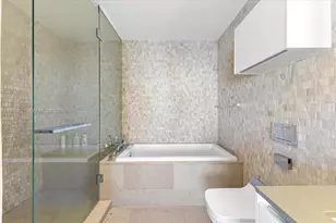 88 SW 7th St, Miami, FL 33130 - Photo 16