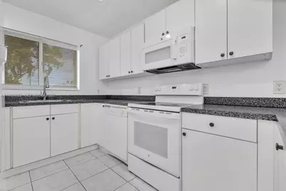 843 NW 7th St #843-845, Hallandale Beach, FL 33009 - Photo 2