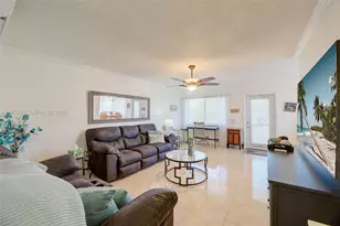 920 SW 10th Terrace, Hallandale Beach, FL 33009 - Photo 8