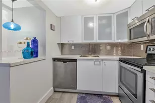 2600 Collins Ave, Miami Beach, FL 33140 - Photo 2