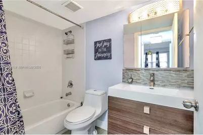 2600 Collins Ave #204, Miami Beach, FL 33140 - Photo 14