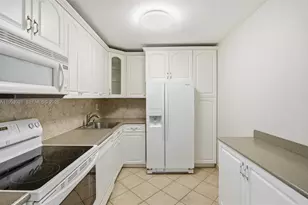 3731 N Country Club Dr, Aventura, FL 33180 - Photo 10