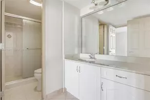 3731 N Country Club Dr, Aventura, FL 33180 - Photo 14
