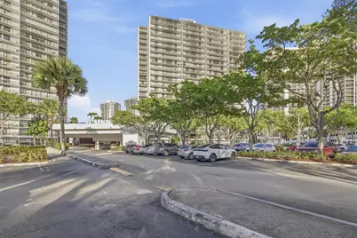 3731 N Country Club Dr #1421, Aventura, FL 33180 - Photo 18