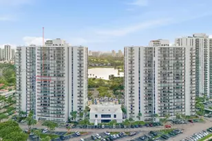 3731 N Country Club Dr, Aventura, FL 33180 - Photo 20