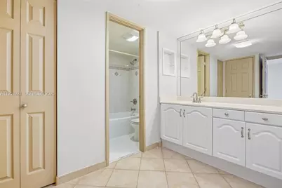 3731 N Country Club Dr #1421, Aventura, FL 33180 - Photo 10