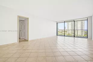 3731 N Country Club Dr, Aventura, FL 33180 - Photo 4