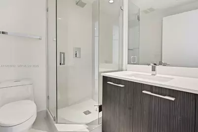 45 SW 9th St #1806, Miami, FL 33130 - Photo 4
