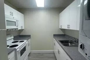 8260 SW 210th St, Cutler Bay, FL 33189 - Photo 4