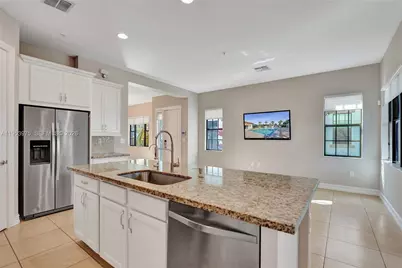 11353 SW 13th St, Pembroke Pines, FL 33025 - Photo 14