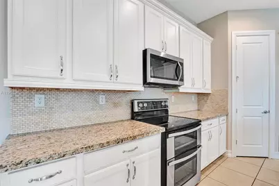 11353 SW 13th St, Pembroke Pines, FL 33025 - Photo 16