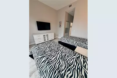 45 SW 9th St #4606, Miami, FL 33130 - Photo 20
