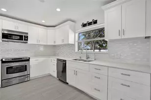 2724 NE 10th St, Pompano Beach, FL 33062 - Photo 20