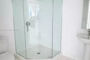 601 NE 36th St, Miami, FL 33137 - Photo 14