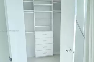 601 NE 36th St, Miami, FL 33137 - Photo 12