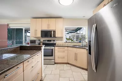 13930 Oak Ridge Dr, Davie, FL 33325 - Photo 14